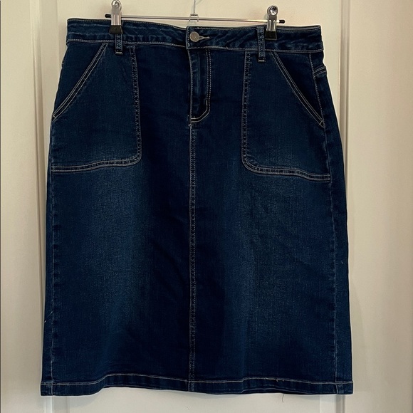Northern Reflections Dresses & Skirts - Northern Reflections denim pencil skirt size 12
